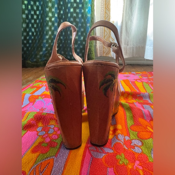 70s Vintage Wooden Wonder Wedge w Clear Vamp and Painted Details Sz 7 - Picture 11 of 13